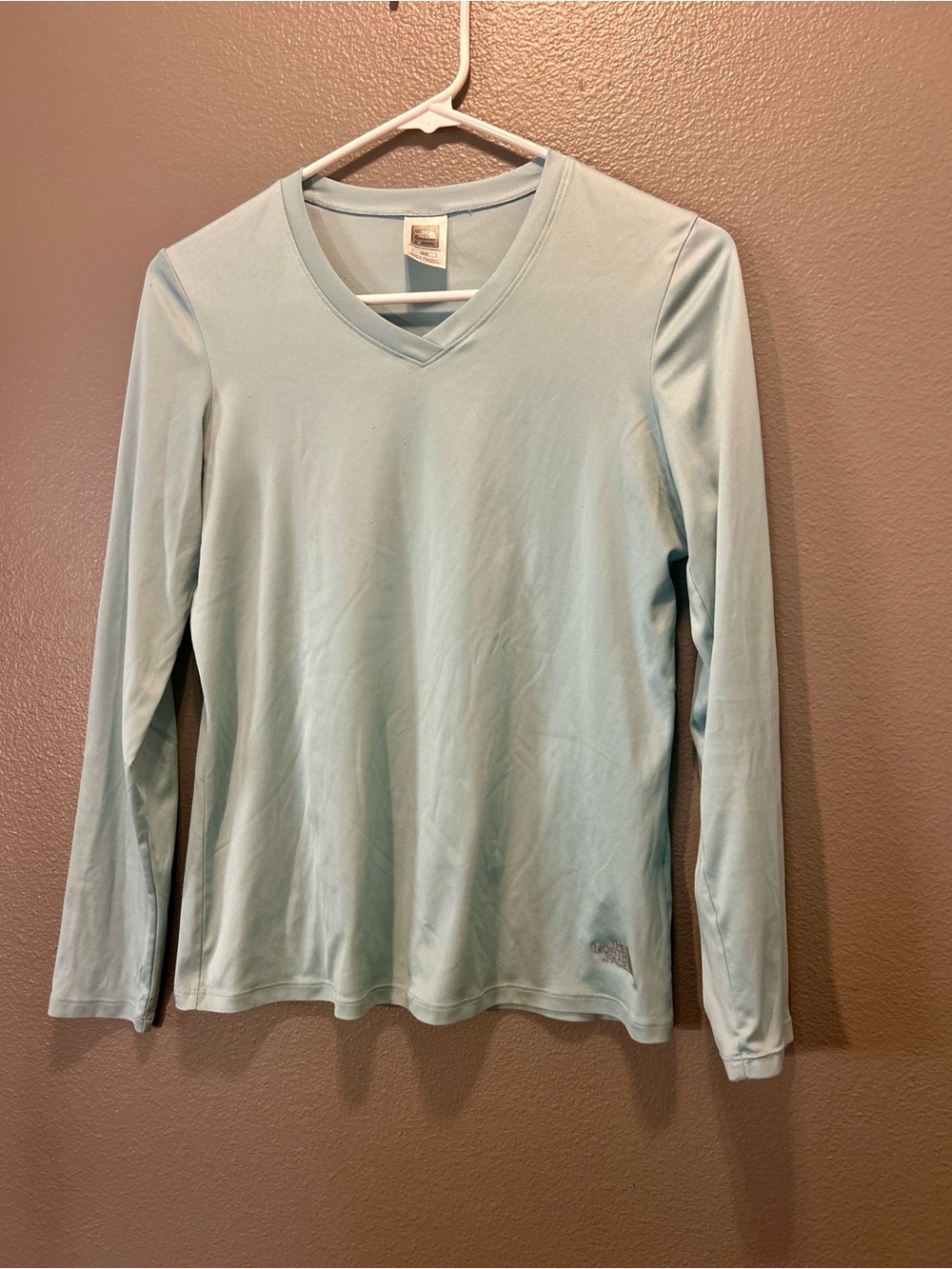 The North Face Women's Long Sleeve V-Neck Athletic Shirt Light Blue Size Medium